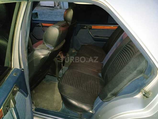 Mercedes 230 E-7