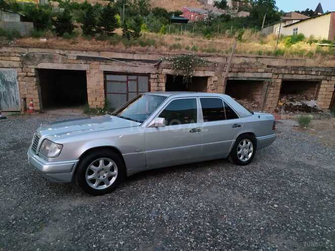 Mercedes 230 E-10