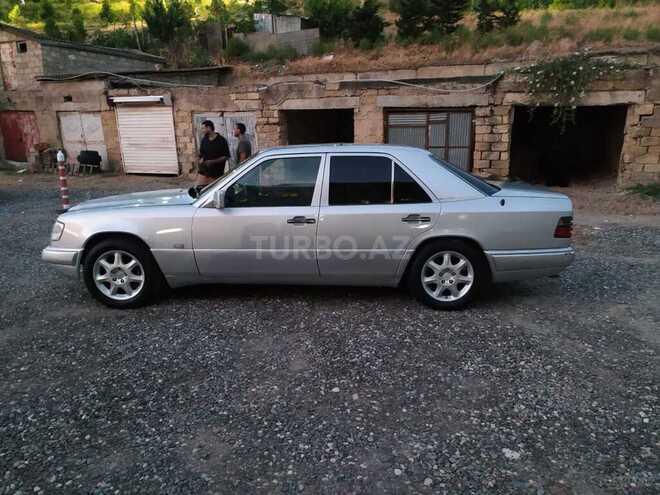 Mercedes 230 E-3