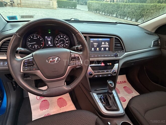 Hyundai Elantra-13