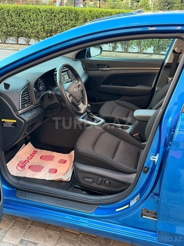Hyundai Elantra-12