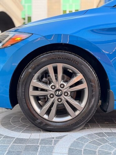 Hyundai Elantra-10