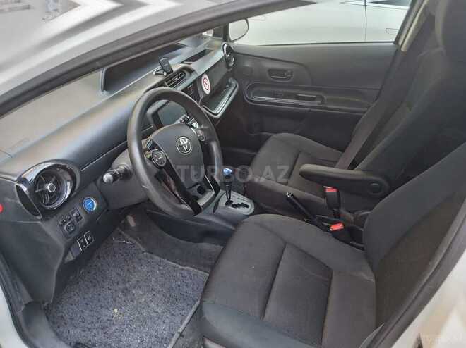 Toyota Aqua-7