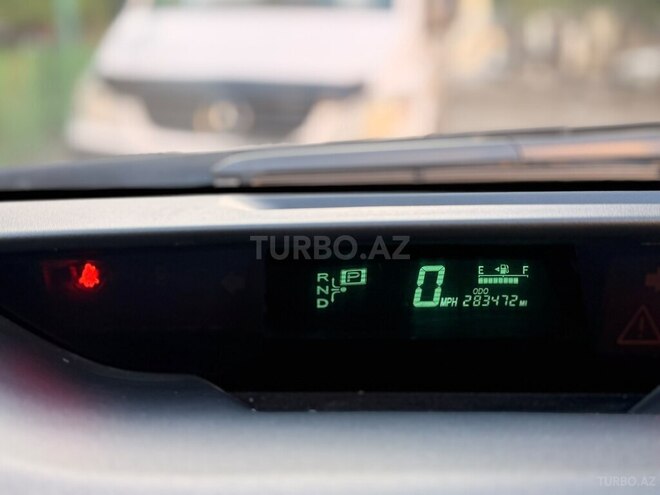Toyota Prius-6