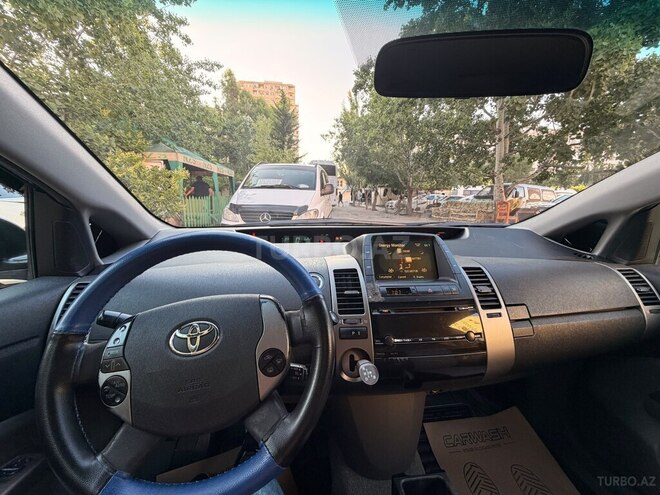 Toyota Prius-8