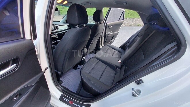 Kia Rio-12
