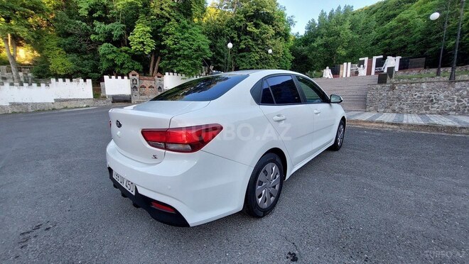 Kia Rio-5