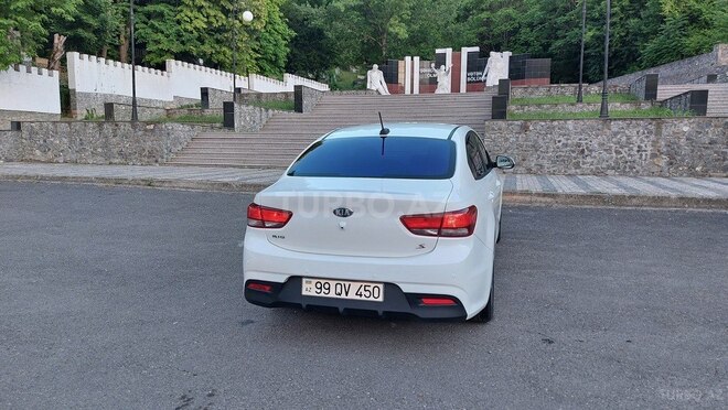 Kia Rio-4