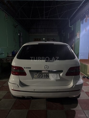 Mercedes B 200-2