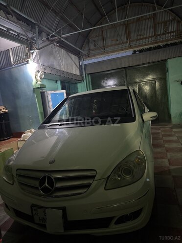 Mercedes B 200-1
