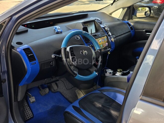 Toyota Prius-12