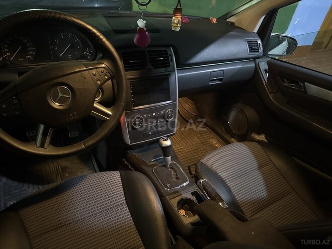 Mercedes B 200-4