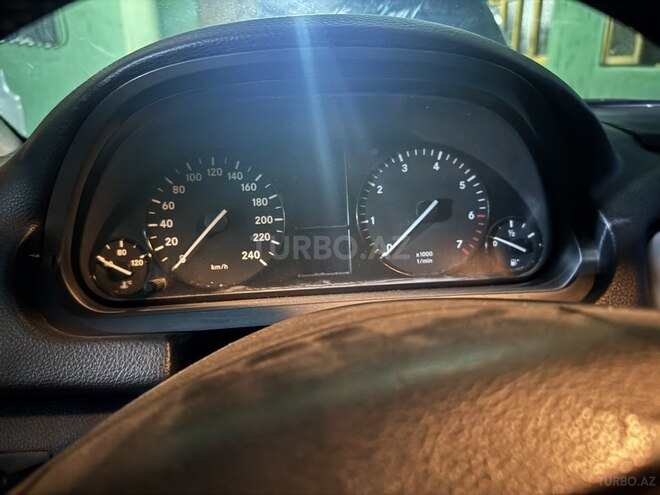 Mercedes B 200-5