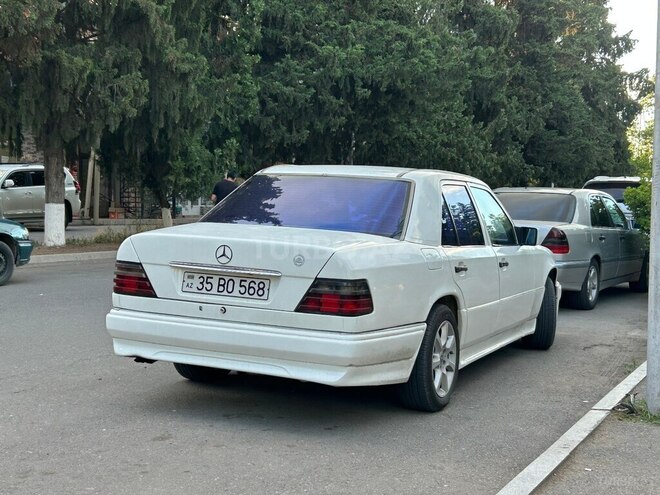 Mercedes 200 D-6