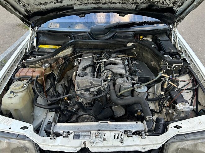 Mercedes 200 D-9