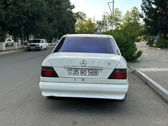 Mercedes 200 D-7