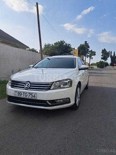 Volkswagen Passat-1