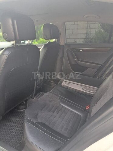 Volkswagen Passat-8
