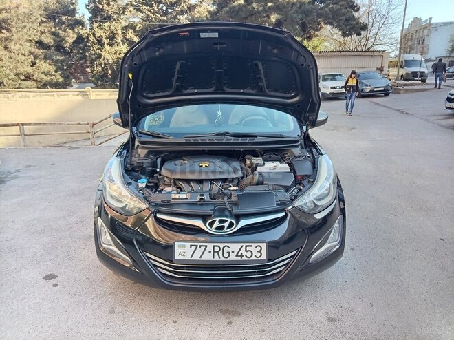 Hyundai Elantra-13