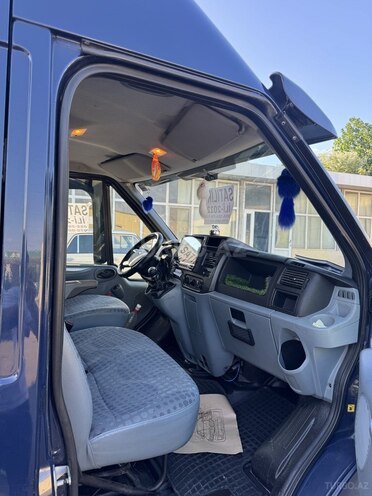Ford Transit-5