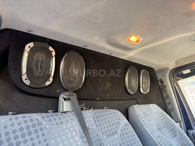 Ford Transit-6