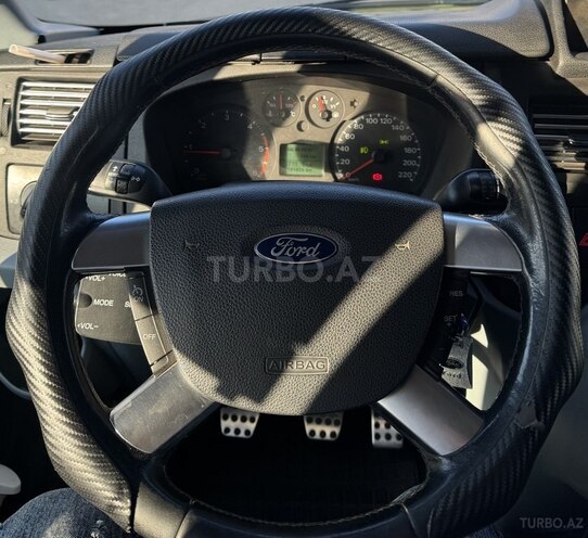 Ford Transit-7