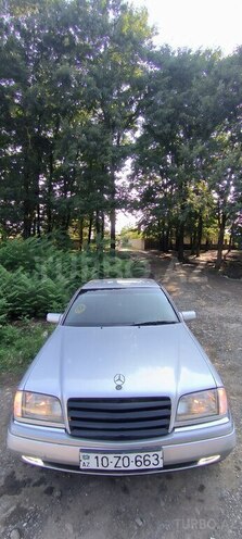 Mercedes C 220-1