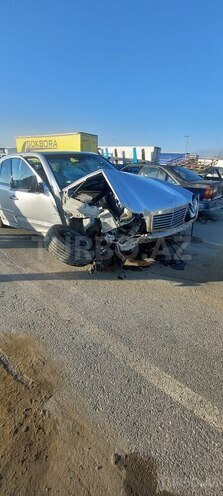 Mercedes E 240-2