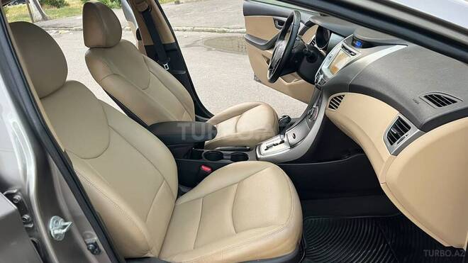 Hyundai Elantra-5
