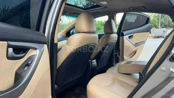 Hyundai Elantra-3