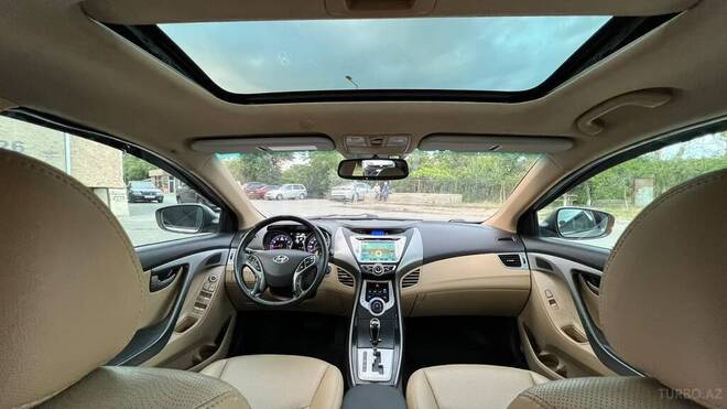 Hyundai Elantra-2