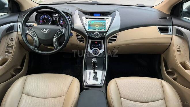 Hyundai Elantra-4