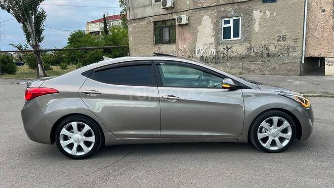 Hyundai Elantra-20