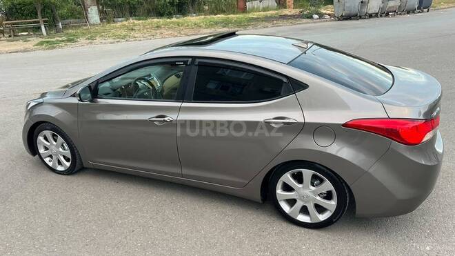 Hyundai Elantra-19