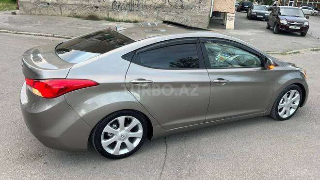 Hyundai Elantra-17