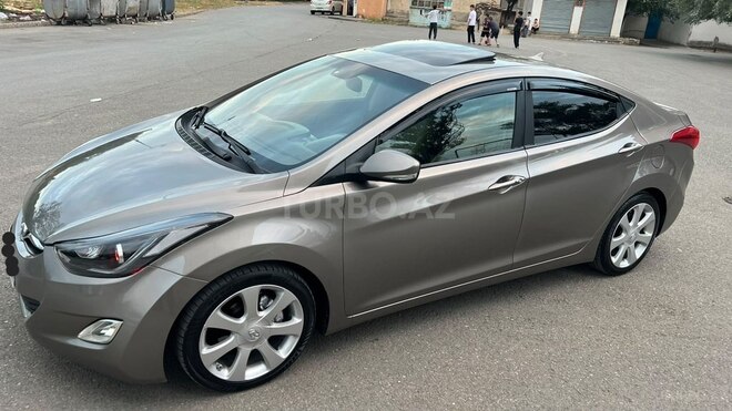 Hyundai Elantra-11