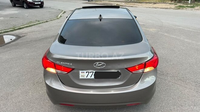 Hyundai Elantra-16