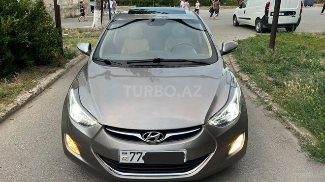 Hyundai Elantra-13