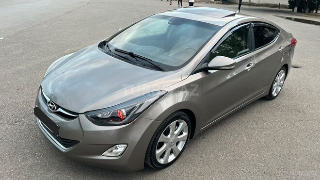 Hyundai Elantra-9