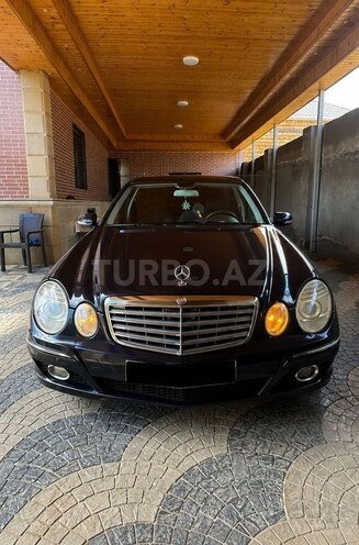 Mercedes E 220-1