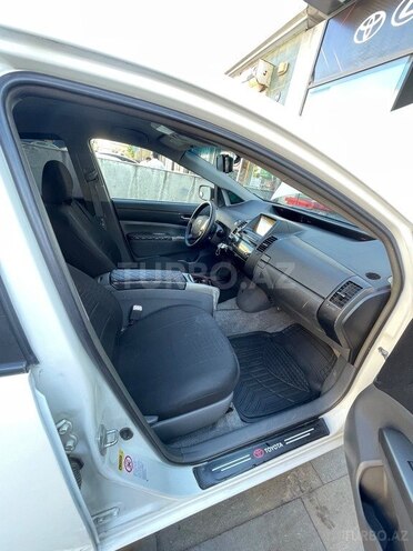 Toyota Prius-8