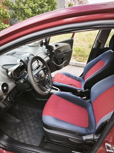 Chevrolet Aveo-10
