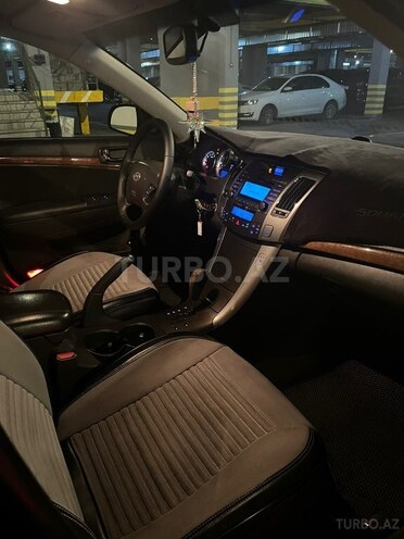 Hyundai Sonata-12