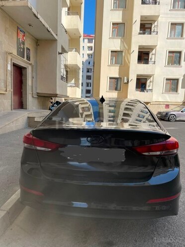 Hyundai Elantra-2