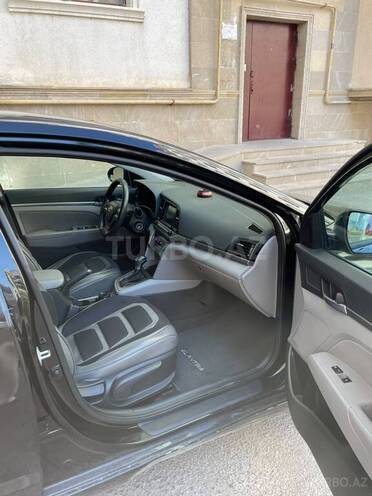 Hyundai Elantra-5
