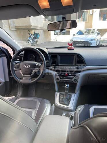 Hyundai Elantra-6