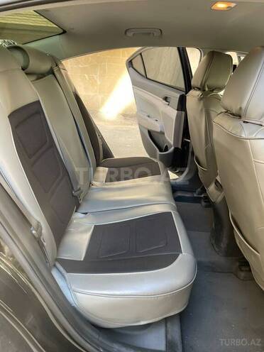 Hyundai Elantra-8