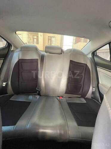 Hyundai Elantra-9