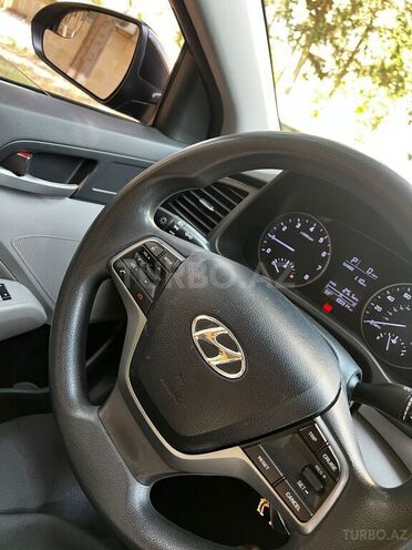 Hyundai Elantra-10