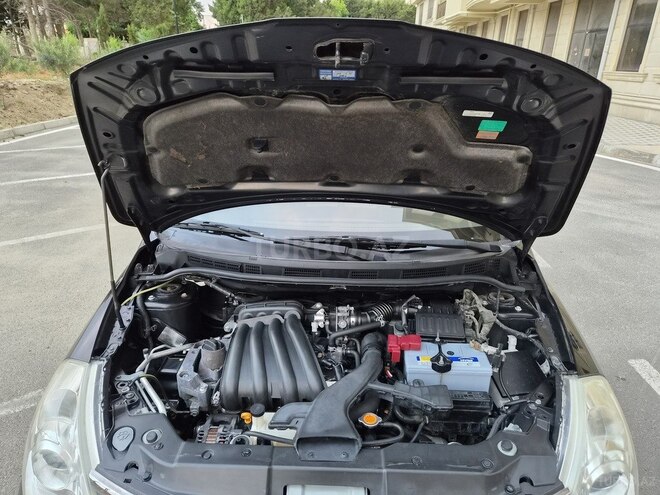 Nissan Tiida-12